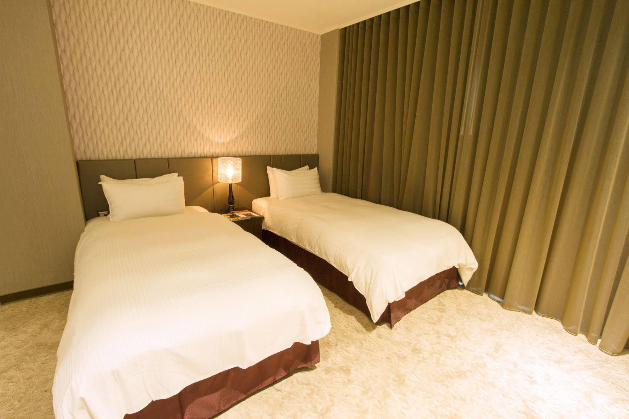 Hunt Champion Hotel Taichung Eksteriør billede