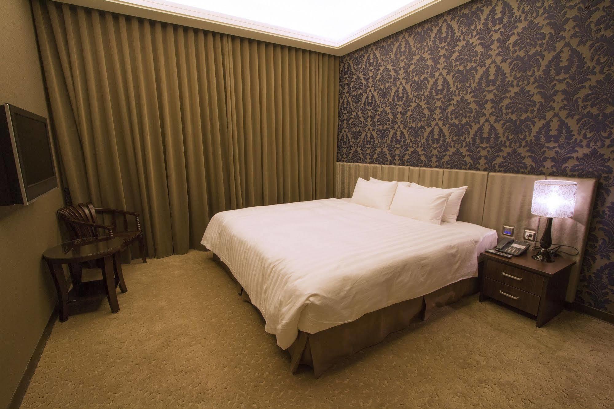 Hunt Champion Hotel Taichung Eksteriør billede